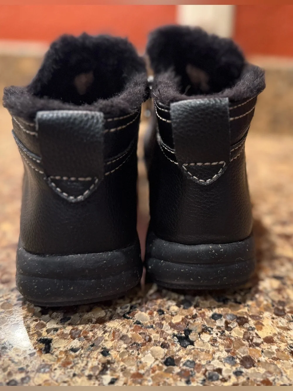Clarks Black Faux Fur Lined Ankle Boots Womens Size 7.5